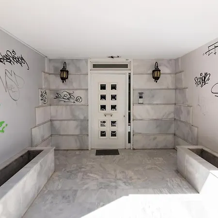 F & B Collection - Flat For 4 Apartment *