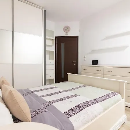 Apartment F & B Collection - Flat For 4