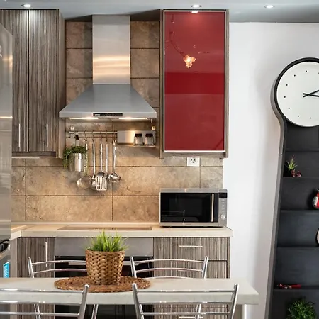 F & B Collection - Flat For 4 Apartment
